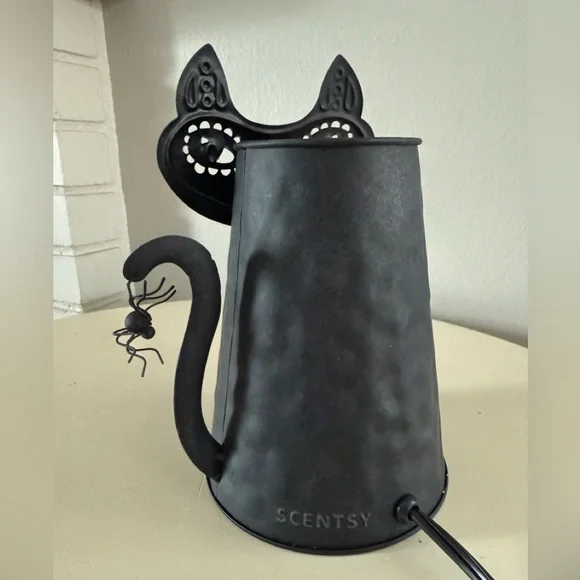 Scentsy Very Superstitious Warmer Spooky Black Cat
Halloween NIB Retired - Picture 3 of 6